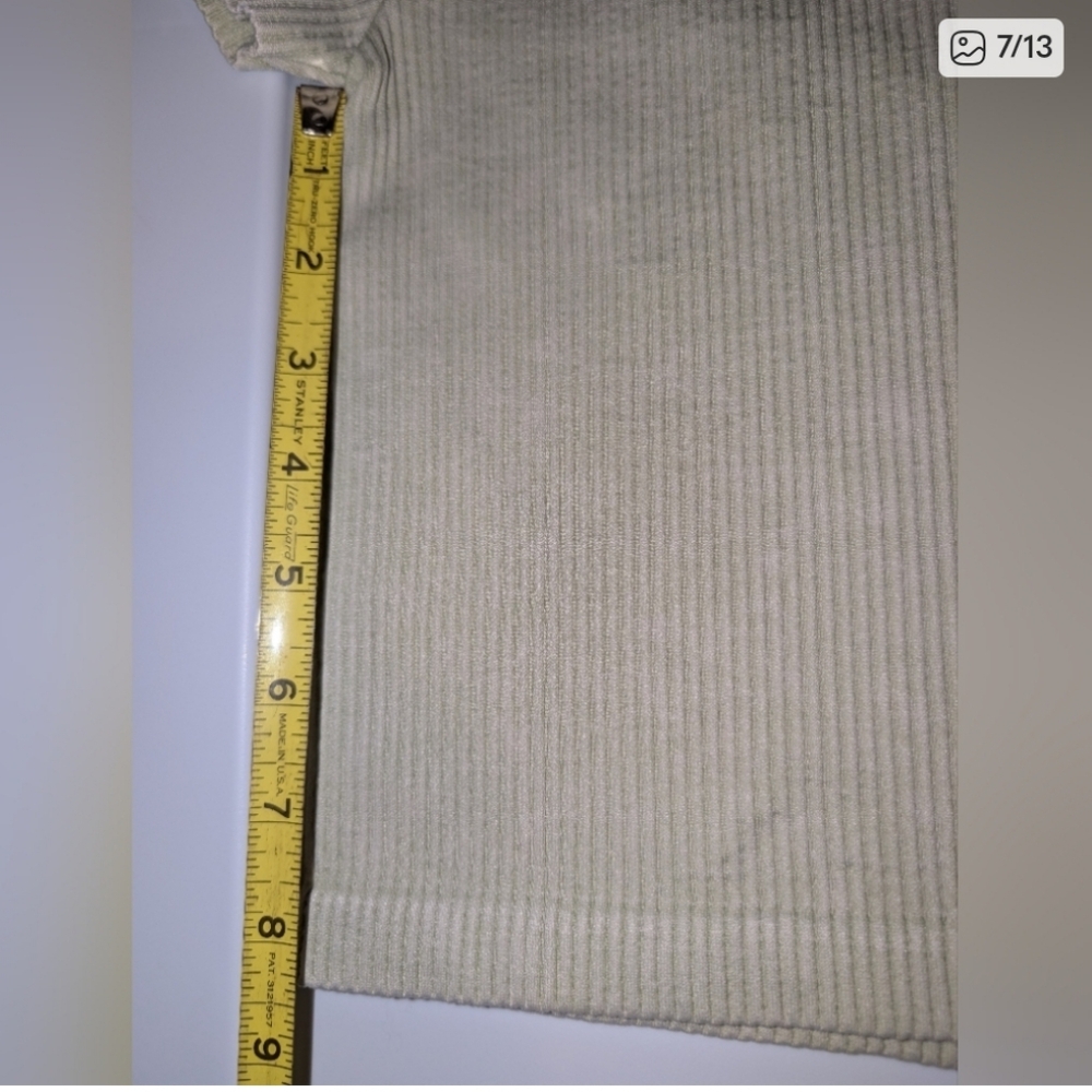 🩷👕💚 4 Fitted Short Sleeve Ribbed Crop Tops (EUC barely worn!) - Picture 10 of 16